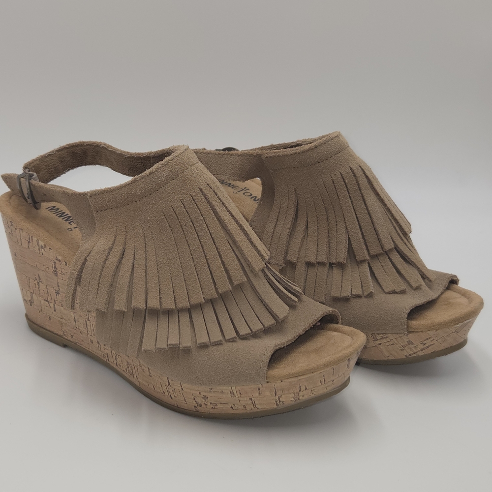 US7 Minnetonka Taupe Fringe Cork Wedge Sandals